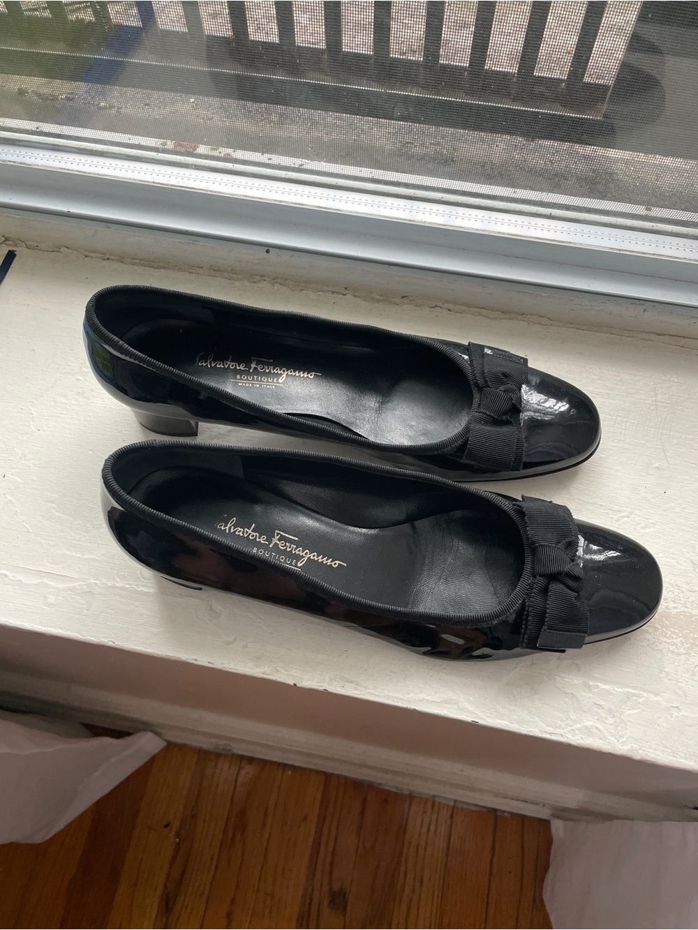 Salvatore Ferragamo Navy Patent Leather Bow Pump